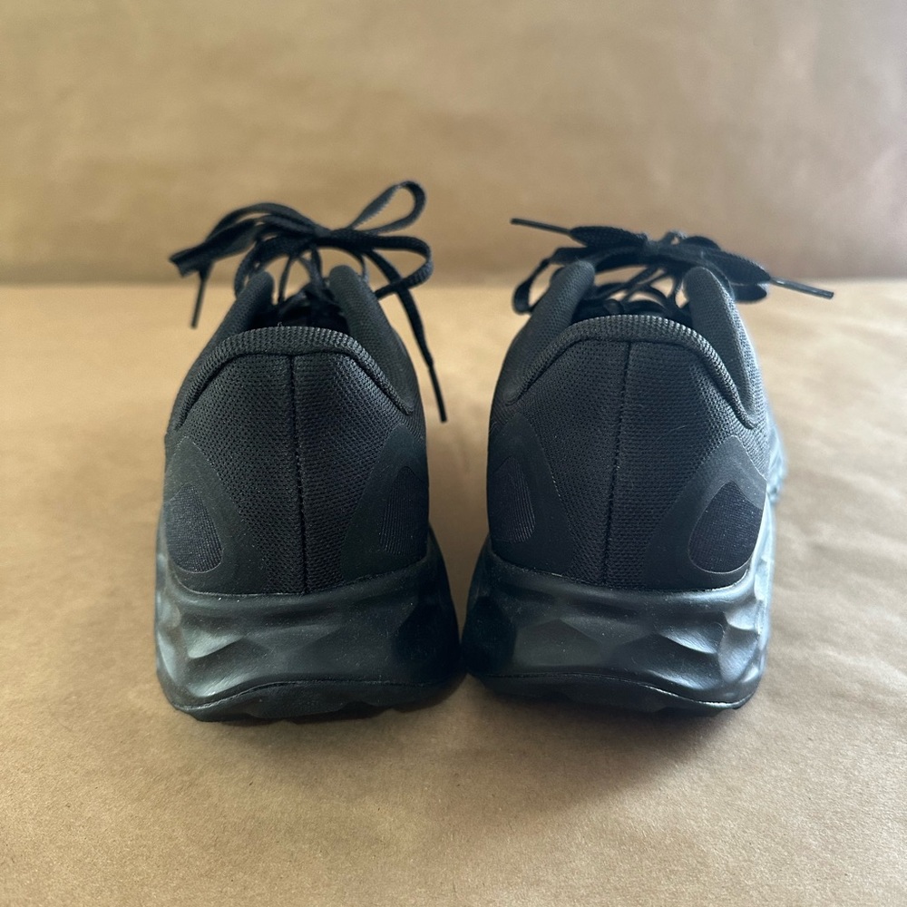 New Balance Women’s NON SLIP Athletic WORK Black Shoes - Picture 4 of 7